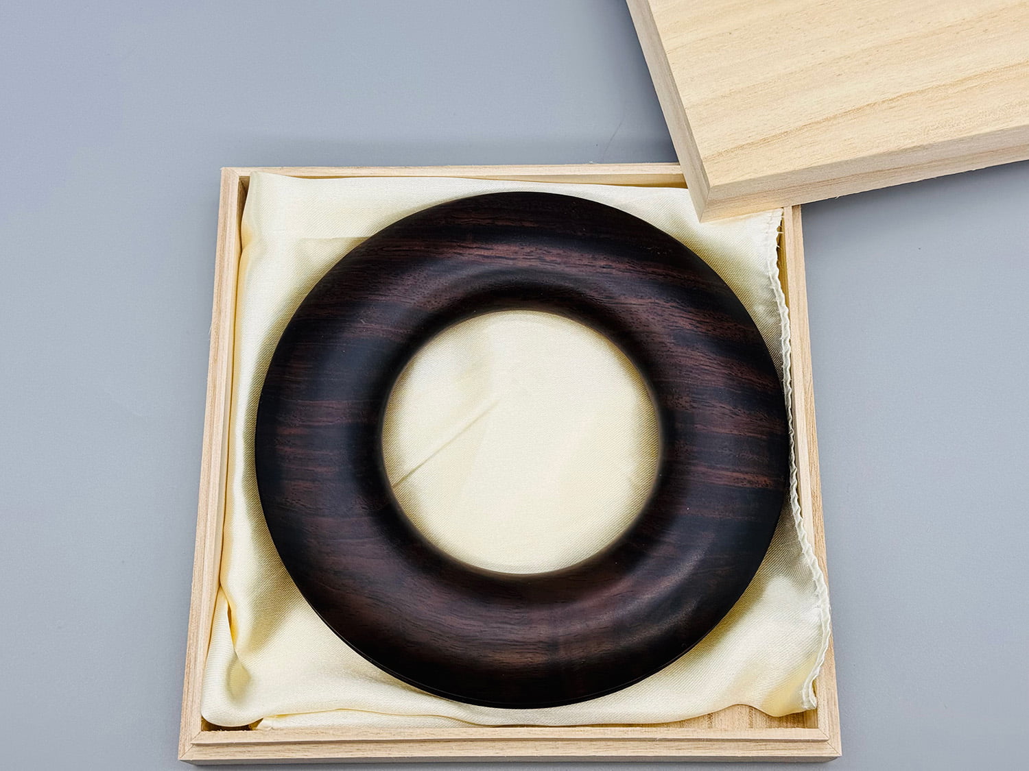 【C-351】 Wooden Tsurumaki string winding 3 colors 木製 弦巻 桐箱入り 全3色 黒檀 ローズウッド ブナ 天然木 弓道 弓具 弦 高級