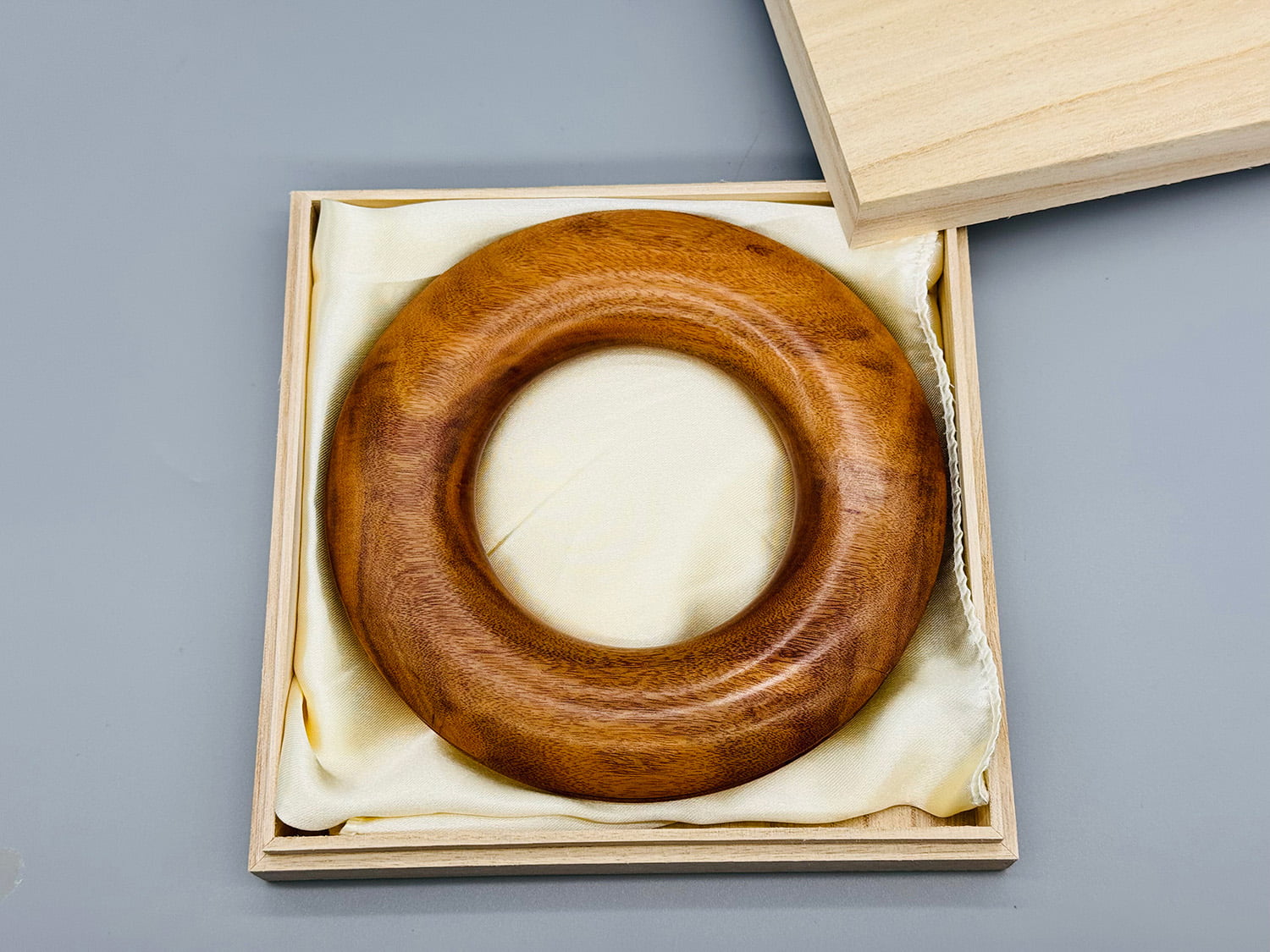 【C-351】 Wooden Tsurumaki string winding 3 colors 木製 弦巻 桐箱入り 全3色 黒檀 ローズウッド ブナ 天然木 弓道 弓具 弦 高級