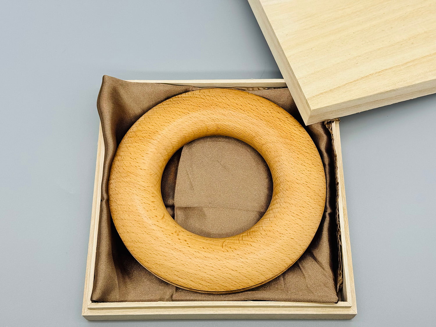 【C-351】 Wooden Tsurumaki string winding 3 colors 木製 弦巻 桐箱入り 全3色 黒檀 ローズウッド ブナ 天然木 弓道 弓具 弦 高級