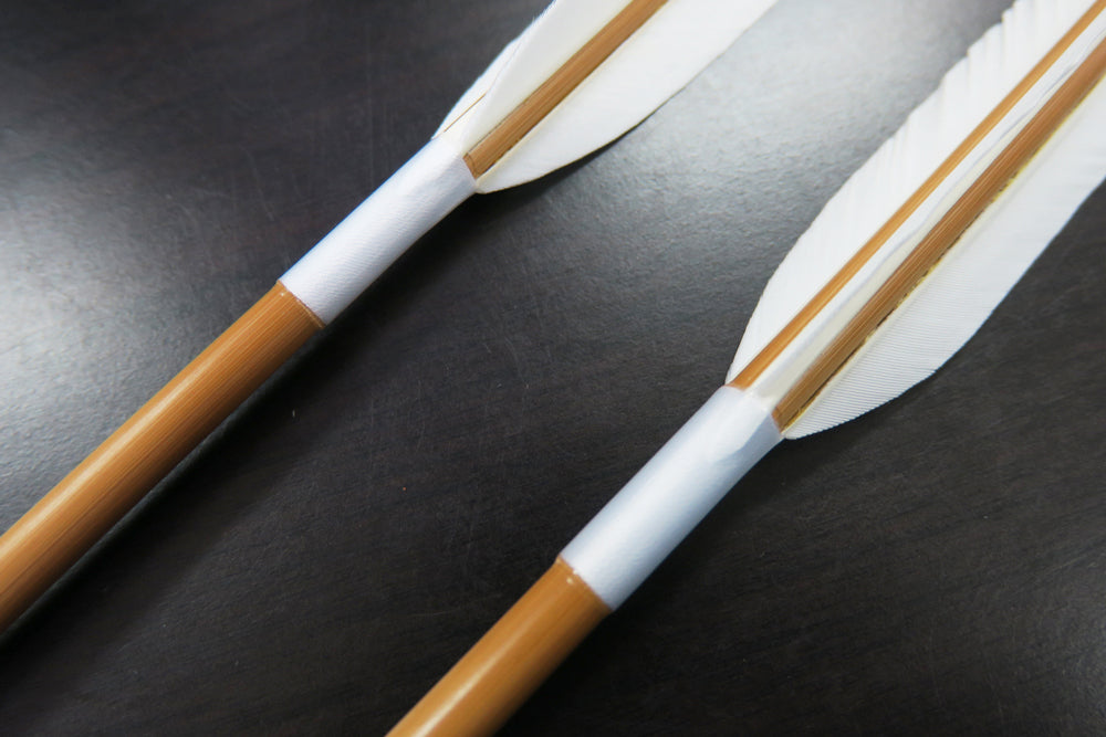 【o-210】Reisha Arrows custom-made bamboo arrows - :White Goose Wind Feathers - 1 set(2 arrows -one haya and one otoya) 竹矢 フルオーダー製作矢 礼射用 矢 白グース 風切 1手 弓道 弓具 特注