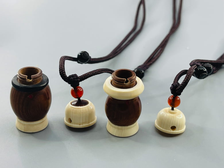 【J-189】 Giriko & Fudeko Holder - Konaire (Acorn-shaped / Drum-shaped) 粉入れ どんぐり型 太鼓型 ミニ ぎり粉 ふで粉 弓道 弓具