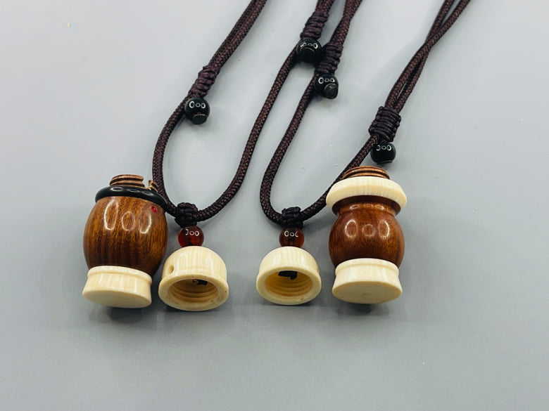 【J-189】 Giriko & Fudeko Holder - Konaire (Acorn-shaped / Drum-shaped) 粉入れ どんぐり型 太鼓型 ミニ ぎり粉 ふで粉 弓道 弓具