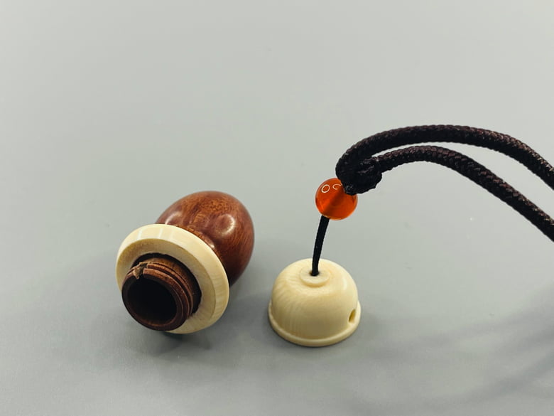【J-189】 Giriko & Fudeko Holder - Konaire (Acorn-shaped / Drum-shaped) 粉入れ どんぐり型 太鼓型 ミニ ぎり粉 ふで粉 弓道 弓具