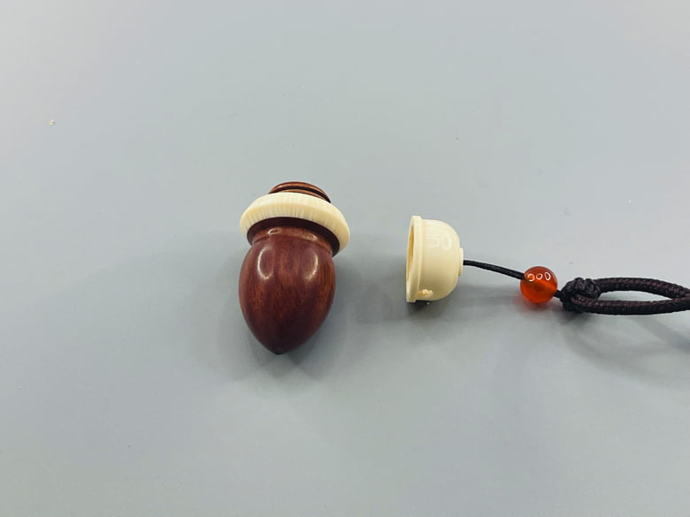 【J-189】 Giriko & Fudeko Holder - Konaire (Acorn-shaped / Drum-shaped) 粉入れ どんぐり型 太鼓型 ミニ ぎり粉 ふで粉 弓道 弓具