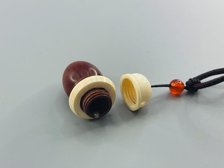 【J-189】 Giriko & Fudeko Holder - Konaire (Acorn-shaped / Drum-shaped) 粉入れ どんぐり型 太鼓型 ミニ ぎり粉 ふで粉 弓道 弓具