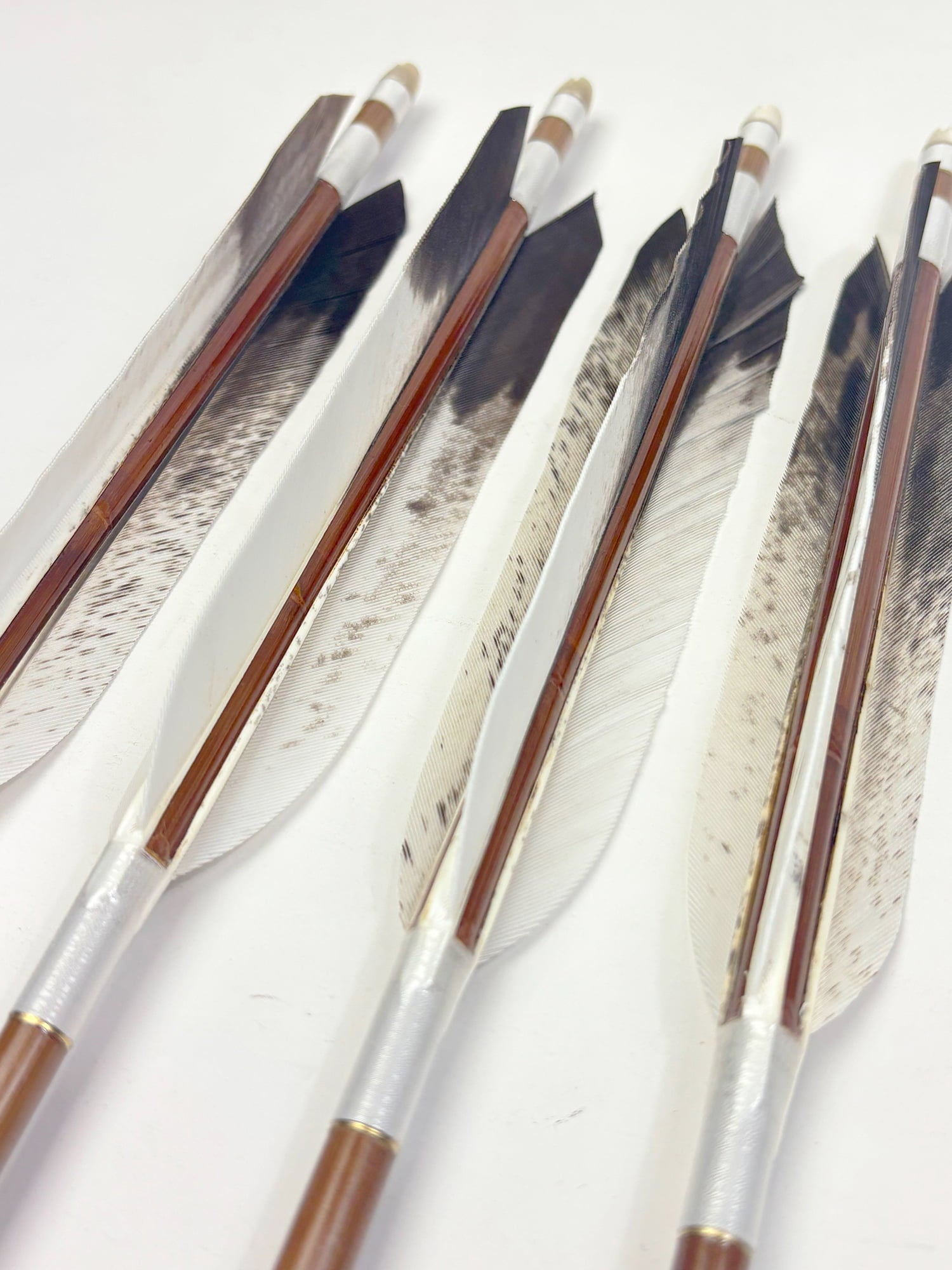 【o-204】High-quality custom-made bamboo arrows - ：Golden Eagle tail feather - Set of 4   竹矢 フルオーダー製作 犬鷲尾羽 上篦 4本組 弓道 弓具 矢