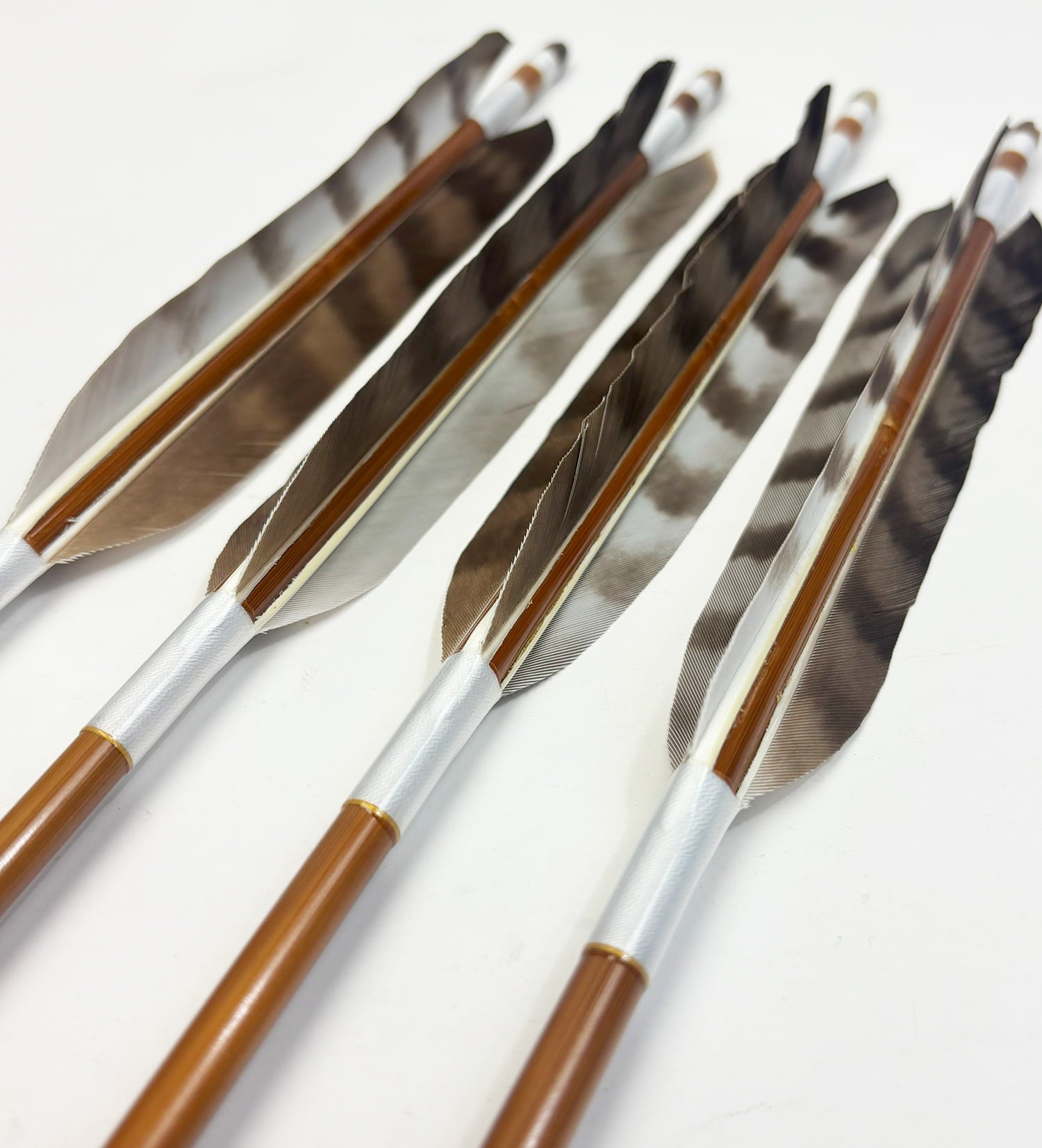 【o-207】High-quality custom-made bamboo arrows - ：White tip feather - Set of 6   竹矢 フルオーダー製作 白手羽 上篦 6本組 弓道 弓具 矢