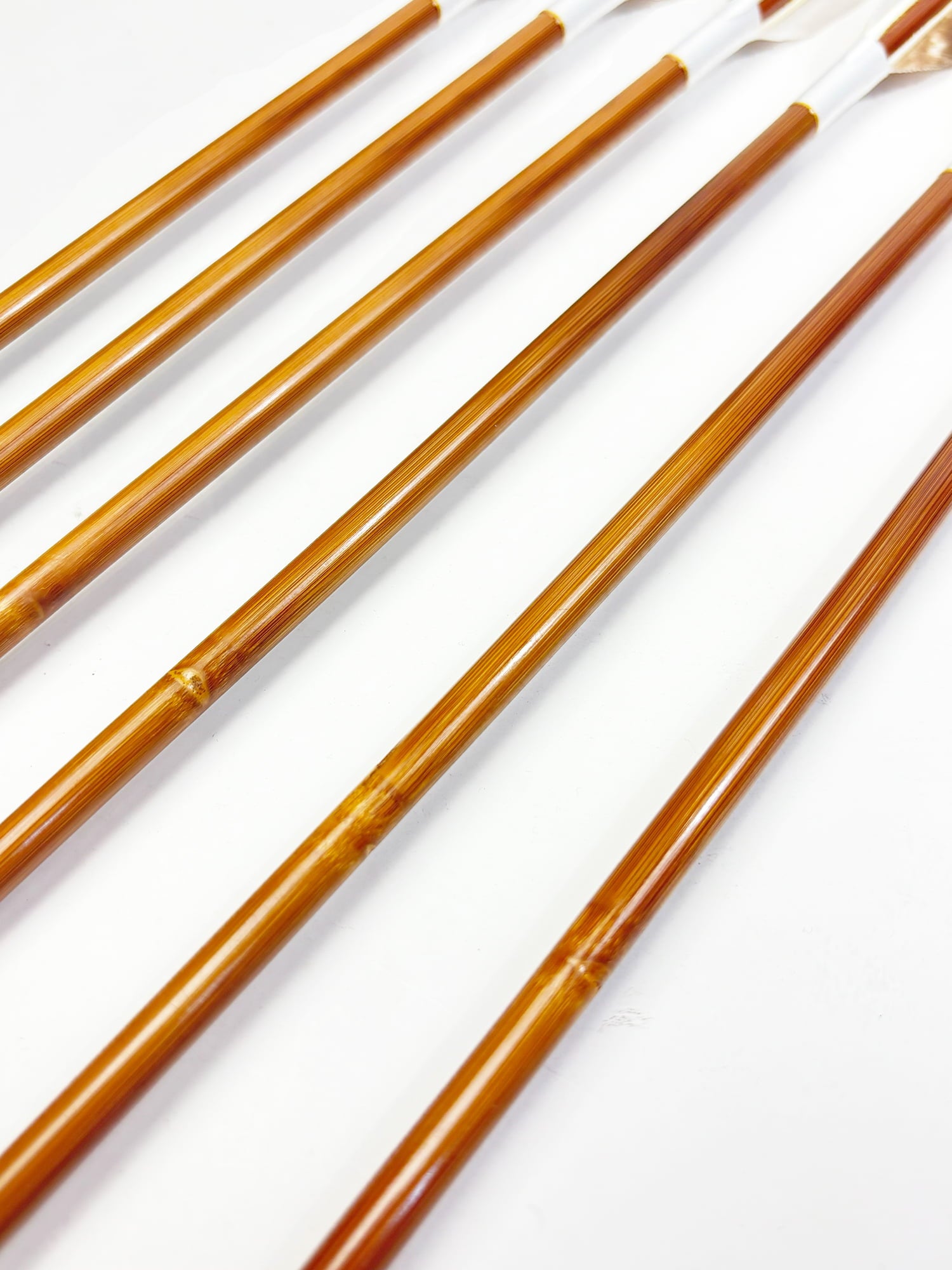 【o-207】High-quality custom-made bamboo arrows - ：White tip feather - Set of 6   竹矢 フルオーダー製作 白手羽 上篦 6本組 弓道 弓具 矢