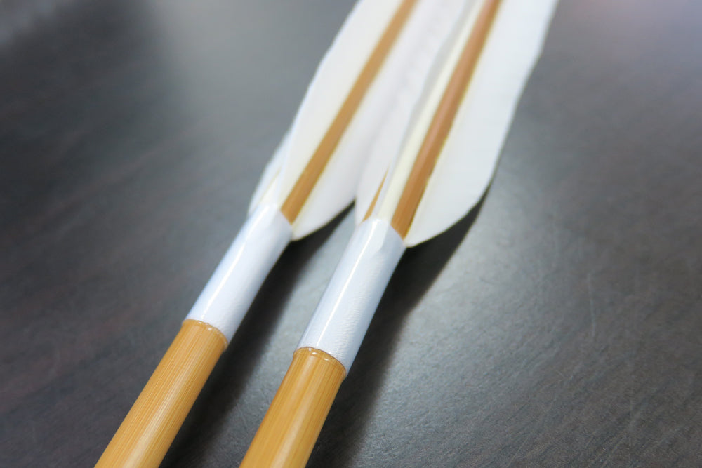 【o-210】Reisha Arrows custom-made bamboo arrows - ：White Goose Wind Feathers - 1 set(2 arrows -one haya and one  otoya)   竹矢 フルオーダー製作矢 礼射用 矢 白グース 風切 1手 弓道 弓具 特注